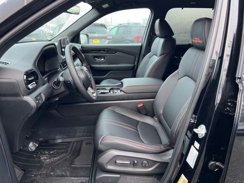 New 2025 Honda Pilot TrailSport image 17