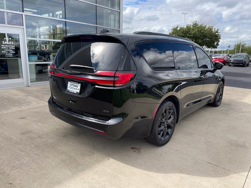 Used 2024 Chrysler Pacifica Touring-L w/ S Appearance Package AWD/4WD image 5