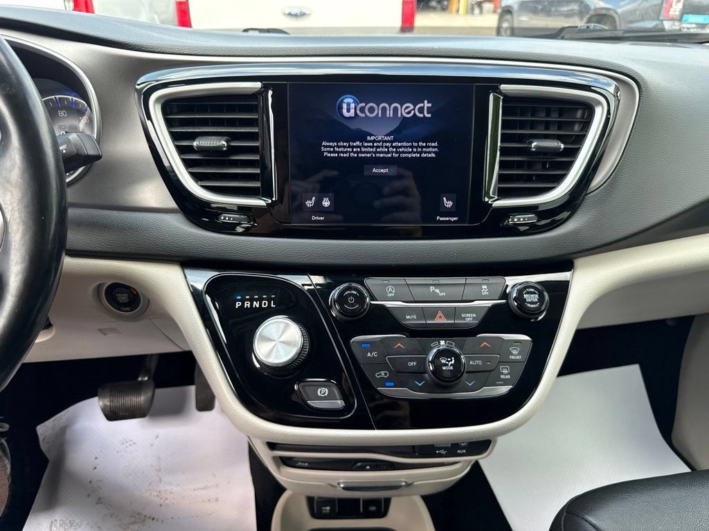 Used 2020 Chrysler Pacifica Touring-L Plus FWD image 9