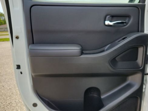Used 2022 Nissan Frontier SV AWD/4WD image 10