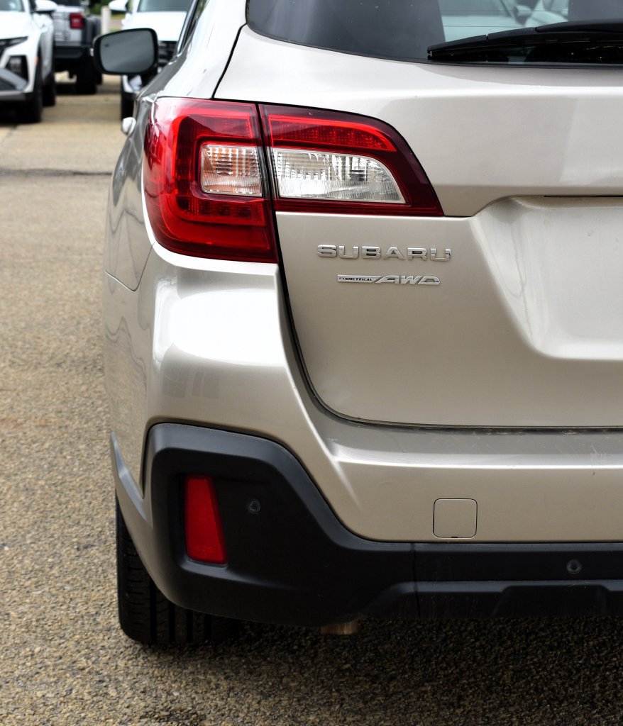 Used 2019 Subaru Outback 2.5i Limited AWD/4WD image 11