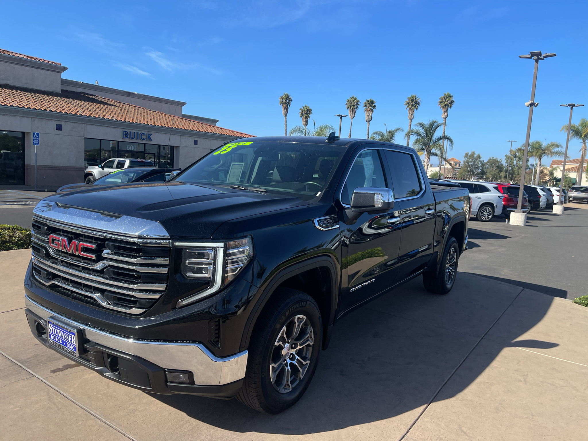 Used 2025 GMC Sierra 1500 SLT AWD/4WD image 1