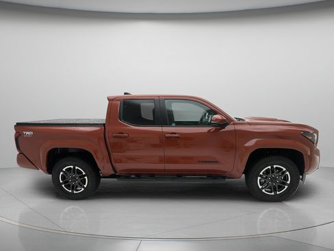 Used 2025 Toyota Tacoma TRD Sport w/ TRD Sport Premium Package AWD/4WD image 6
