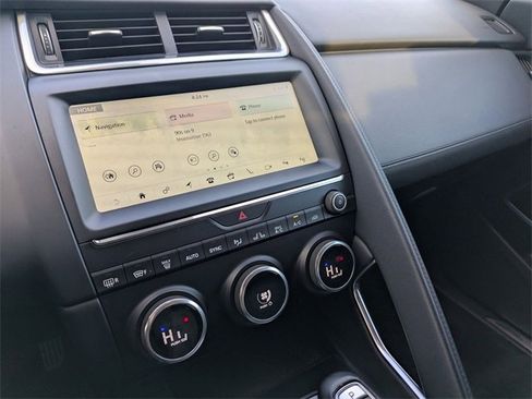 Used 2018 Jaguar E-PACE S image 11