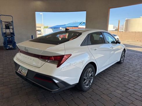 Used 2024 Hyundai Elantra SEL image 5