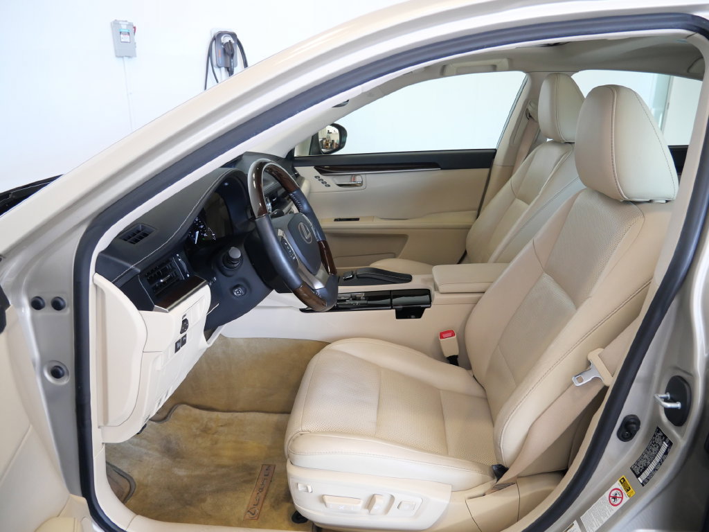 Used 2015 Lexus ES 350 w/ Ultra Luxury Package FWD image 15