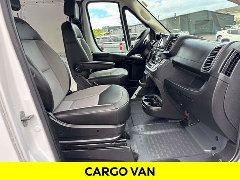 Used 2025 RAM ProMaster 2500 w/ Convenience Group FWD image 13