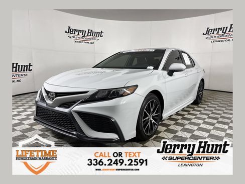Used 2022 Toyota Camry SE w/ Convenience Package FWD image 1