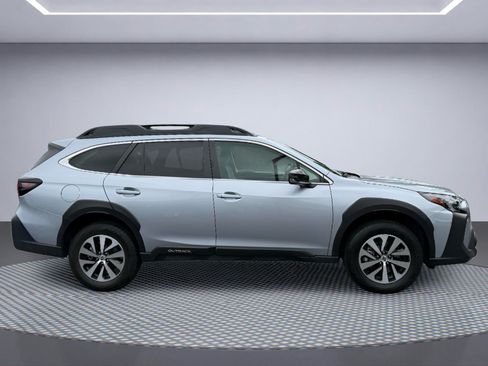 Used 2024 Subaru Outback Premium AWD/4WD image 9