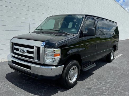 Used 2011 Ford E-150 and Econoline 150 Wagon w/ XLT Premium Pkg image 1