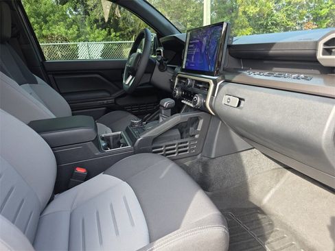 Used 2025 Toyota Tacoma TRD Off-Road image 13