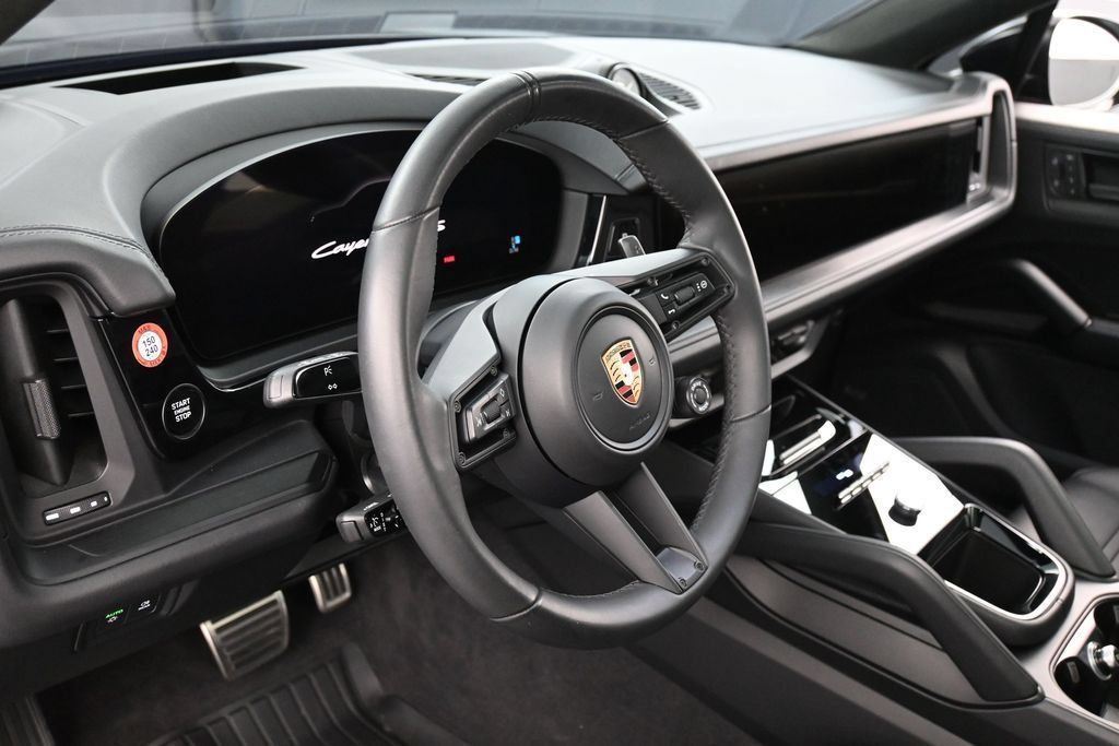 Certified 2025 Porsche Cayenne GTS AWD/4WD image 17