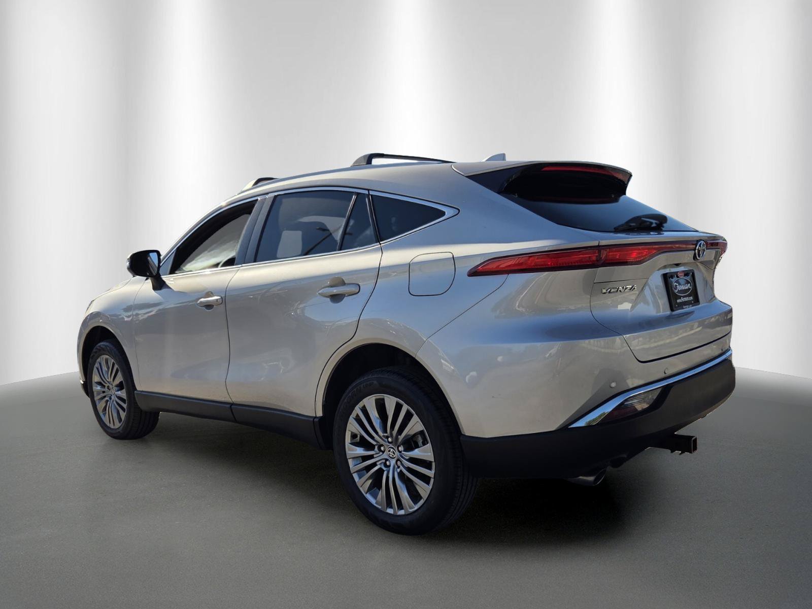Used 2022 Toyota Venza XLE AWD/4WD image 5
