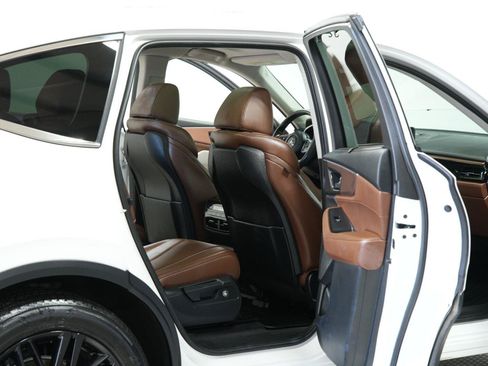 Used 2023 Acura MDX SH-AWD w/ Technology Package image 12