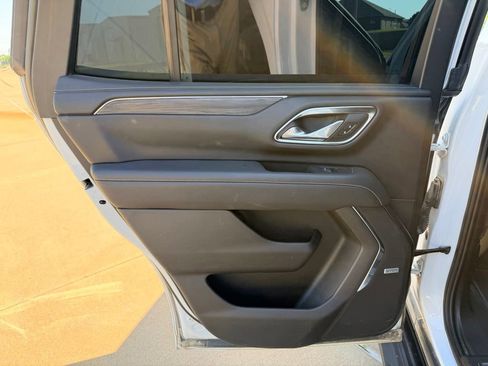 Used 2023 GMC Yukon SLT w/ SLT Premium Package AWD/4WD image 18