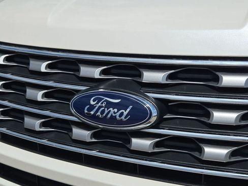 Used 2017 Ford Explorer Limited FWD image 11