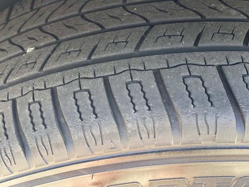 Used 2023 Toyota RAV4 XLE Premium image 17