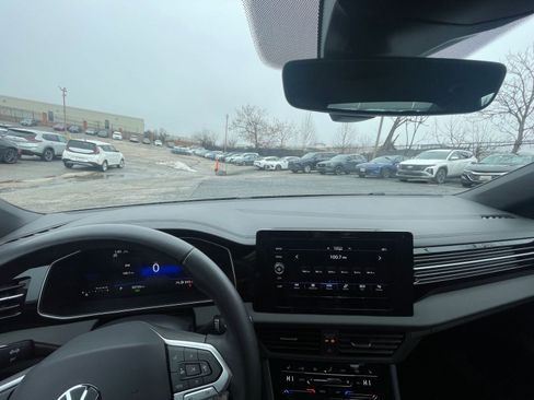 Used 2025 Volkswagen Jetta Sport image 28