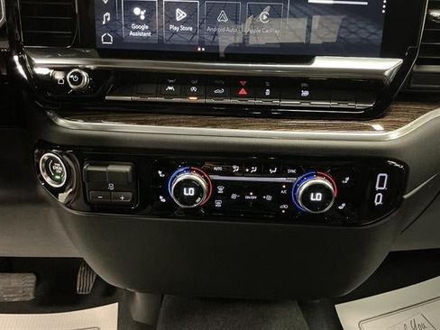 New 2026 GMC Sierra 1500 SLE w/ Preferred Package AWD/4WD image 16