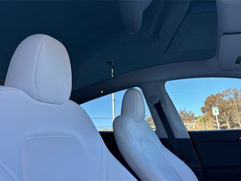 Used 2023 Tesla Model Y Performance image 19