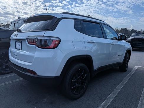 New 2026 Jeep Compass Latitude image 3