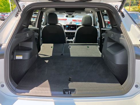 Certified 2025 Volkswagen Tiguan SE R-Line AWD/4WD image 54