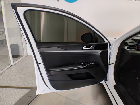 Used 2023 Kia K5 LXS image 34