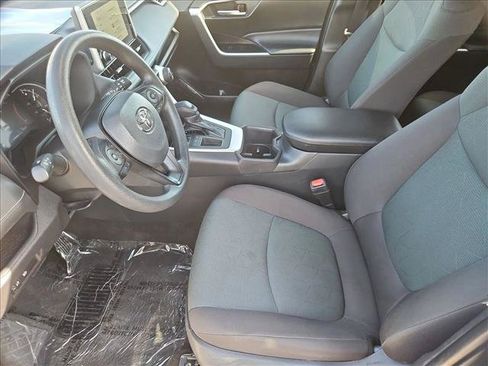Used 2025 Toyota RAV4 XLE FWD image 21
