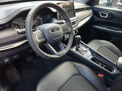 Used 2025 Jeep Compass Trailhawk AWD/4WD image 15