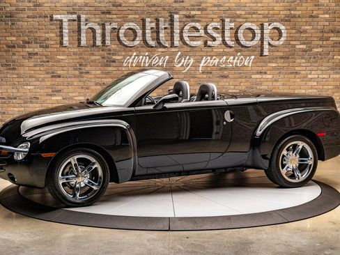 Used 2005 Chevrolet SSR w/ Preferred Equipment Group image 1