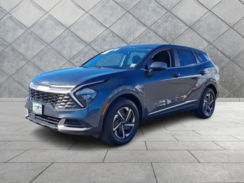 Used 2023 Kia Sportage LX image 3