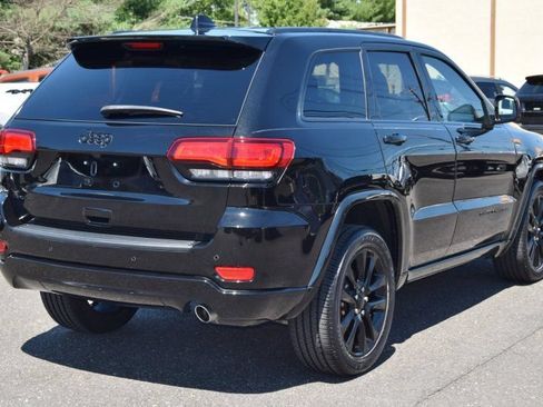 Used 2020 Jeep Grand Cherokee Laredo AWD/4WD image 7