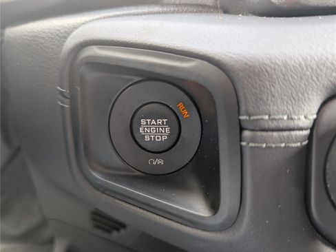 Used 2025 Jeep Wrangler Rubicon image 25