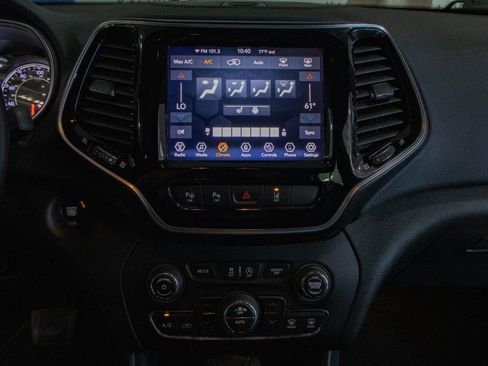 Used 2021 Jeep Cherokee Limited AWD/4WD image 4