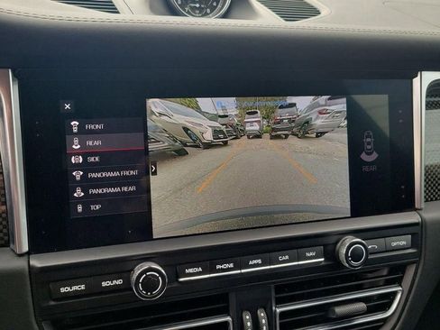Used 2021 Porsche Macan Turbo image 17