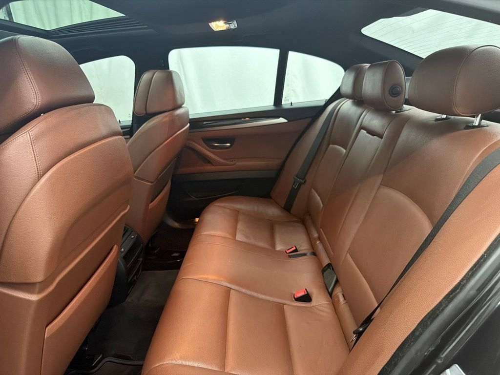 Used 2013 BMW 550i xDrive Sedan AWD/4WD image 22