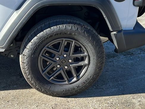 Used 2024 Jeep Wrangler Sport S image 12