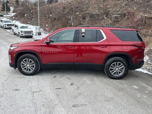 Used 2023 Chevrolet Traverse LT image 17