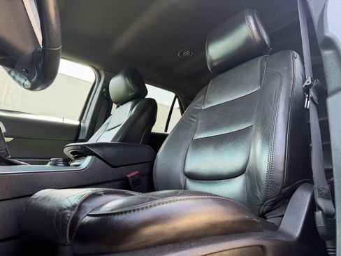 Used 2014 Ford Explorer XLT w/ Equipment Group 202A AWD/4WD image 12