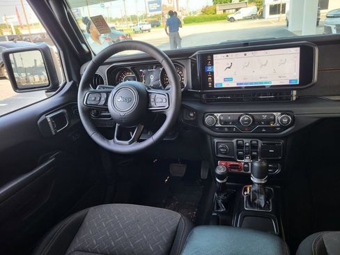 Used 2026 Jeep Gladiator Mojave AWD/4WD image 14