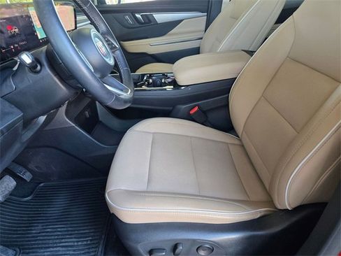 Used 2025 Buick Enclave Preferred w/ Power Package image 16