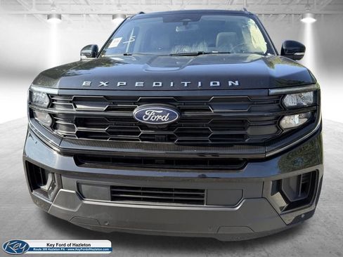 Used 2025 Ford Expedition Active AWD/4WD image 2