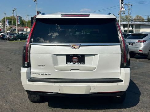 Used 2018 Cadillac Escalade Luxury AWD/4WD image 14