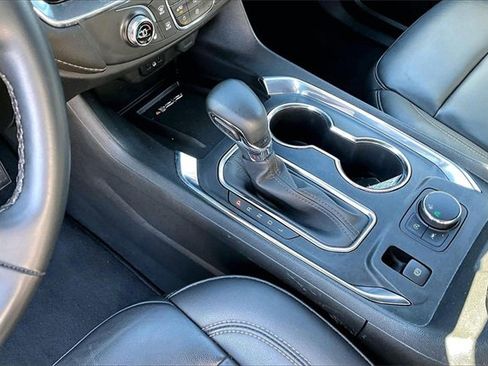 Used 2023 Chevrolet Traverse LT image 18