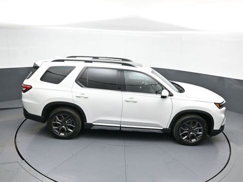 Used 2024 Honda Pilot Elite image 39