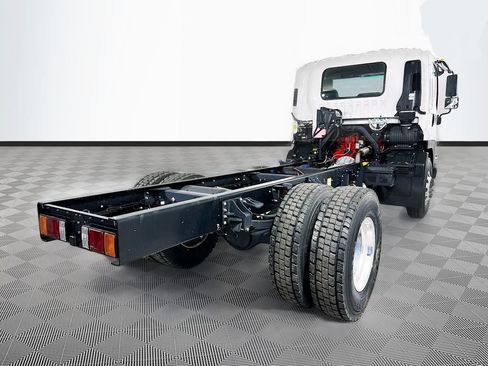 New 2026 Isuzu FTR RWD image 7
