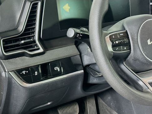 Used 2024 Kia Sportage LX image 16