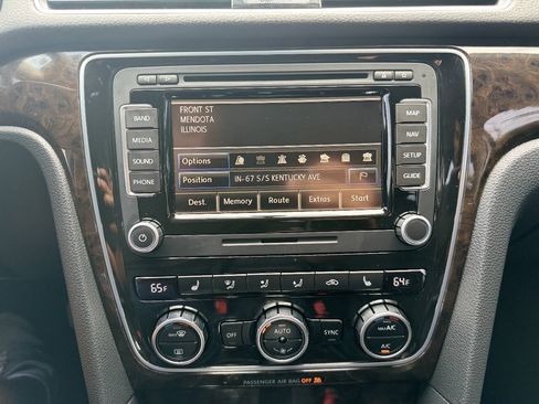 Used 2015 Volkswagen Passat TDI SEL Premium FWD image 15