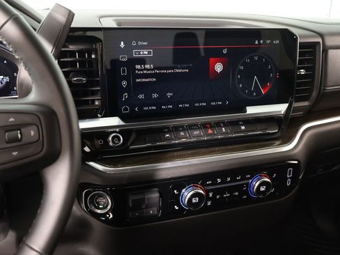 Used 2025 GMC Sierra 1500 Elevation image 5