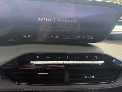 Used 2025 Buick Enclave Preferred FWD image 9